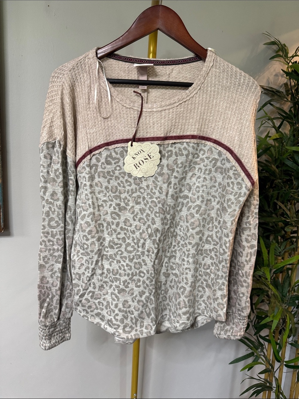 Knox Rose blush Beige Leopard-Print Long Sleeve Top with Maroon Trim NWT M